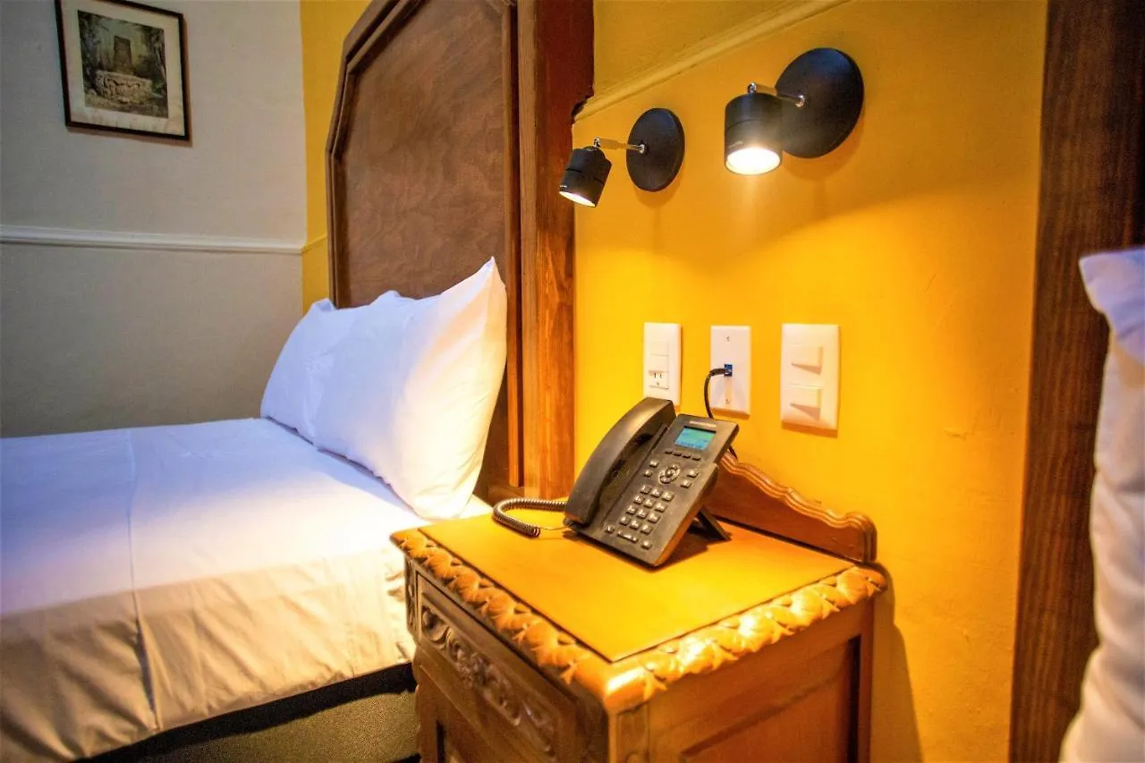 ***  Hotel Real Toledo By Kavia Mérida Mexique