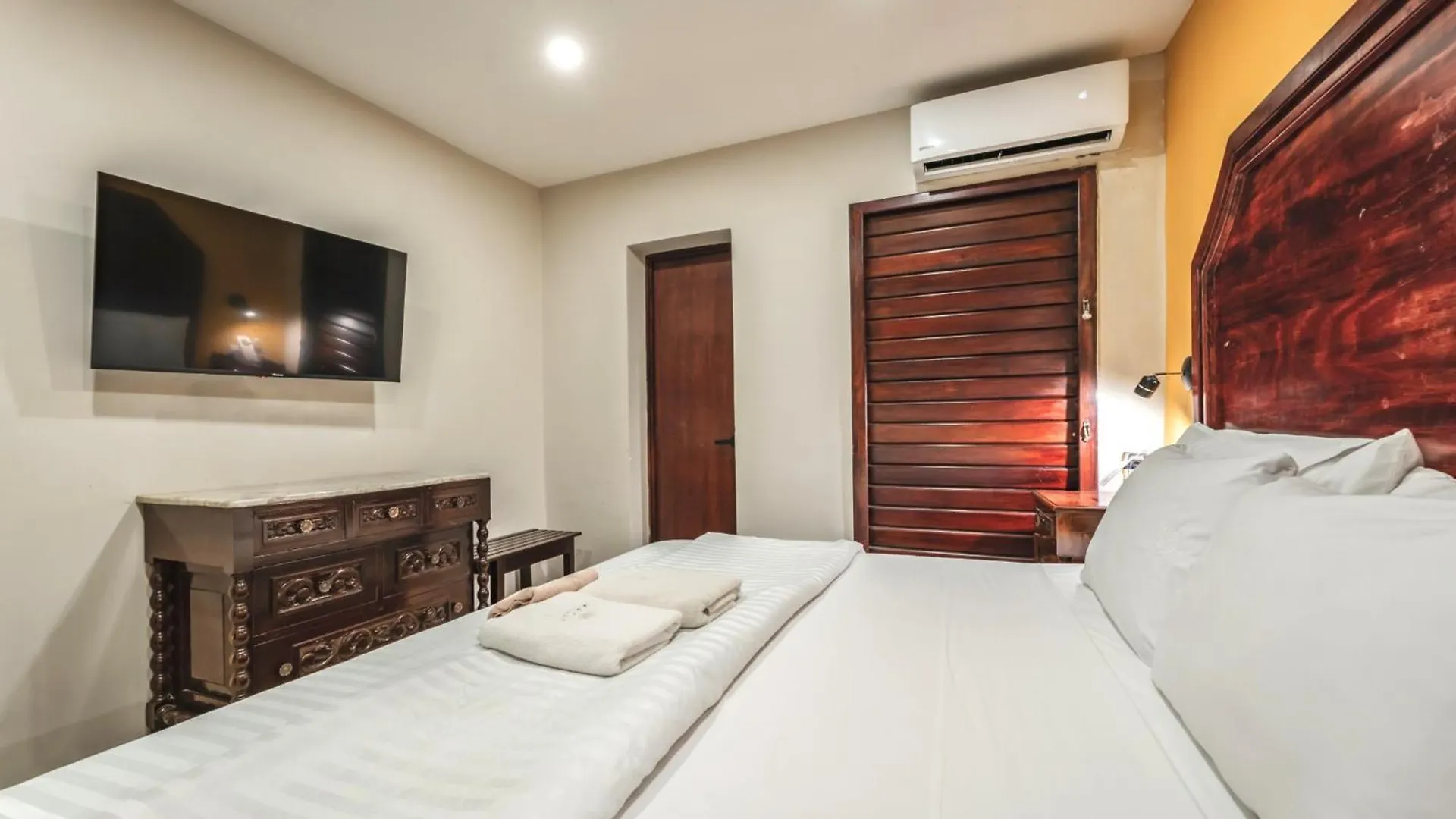Hotel Real Toledo By Kavia Merida Mexico