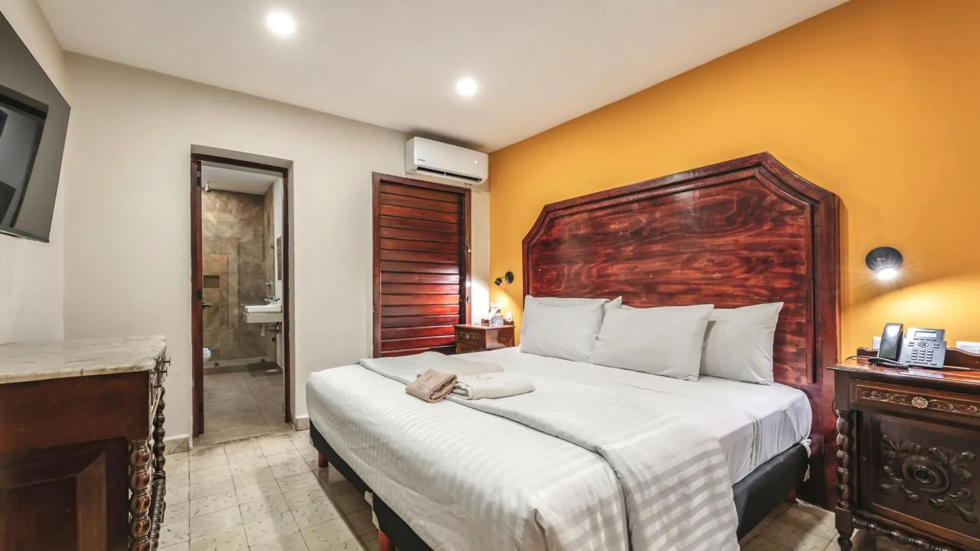Hotel Real Toledo By Kavia Mérida 3*,  México