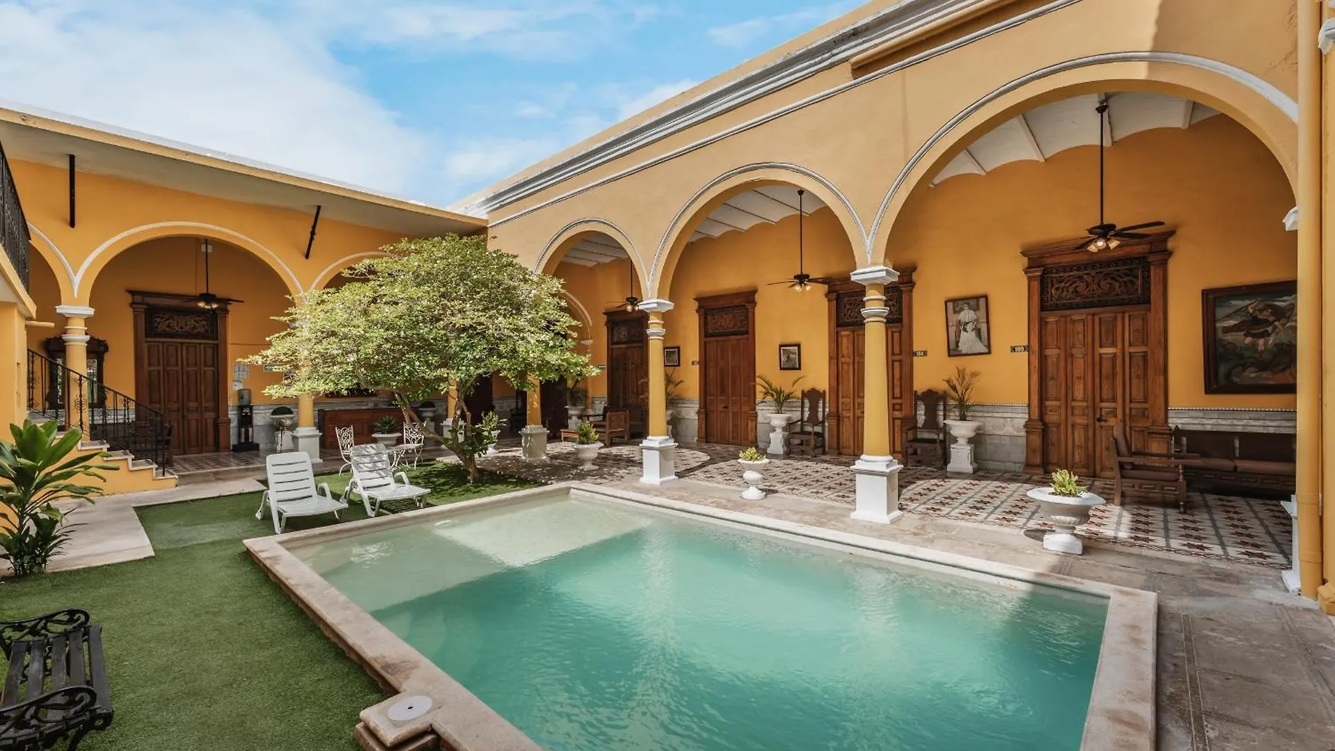 ***  Hotel Real Toledo By Kavia Merida Mexico